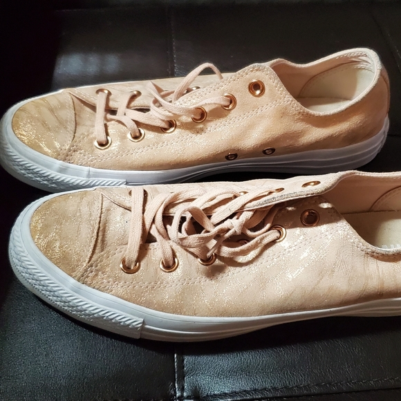 Converse - Picture 2 of 3